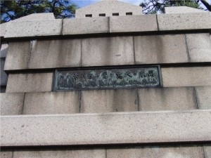 10 信濃川補修工事竣工記念碑